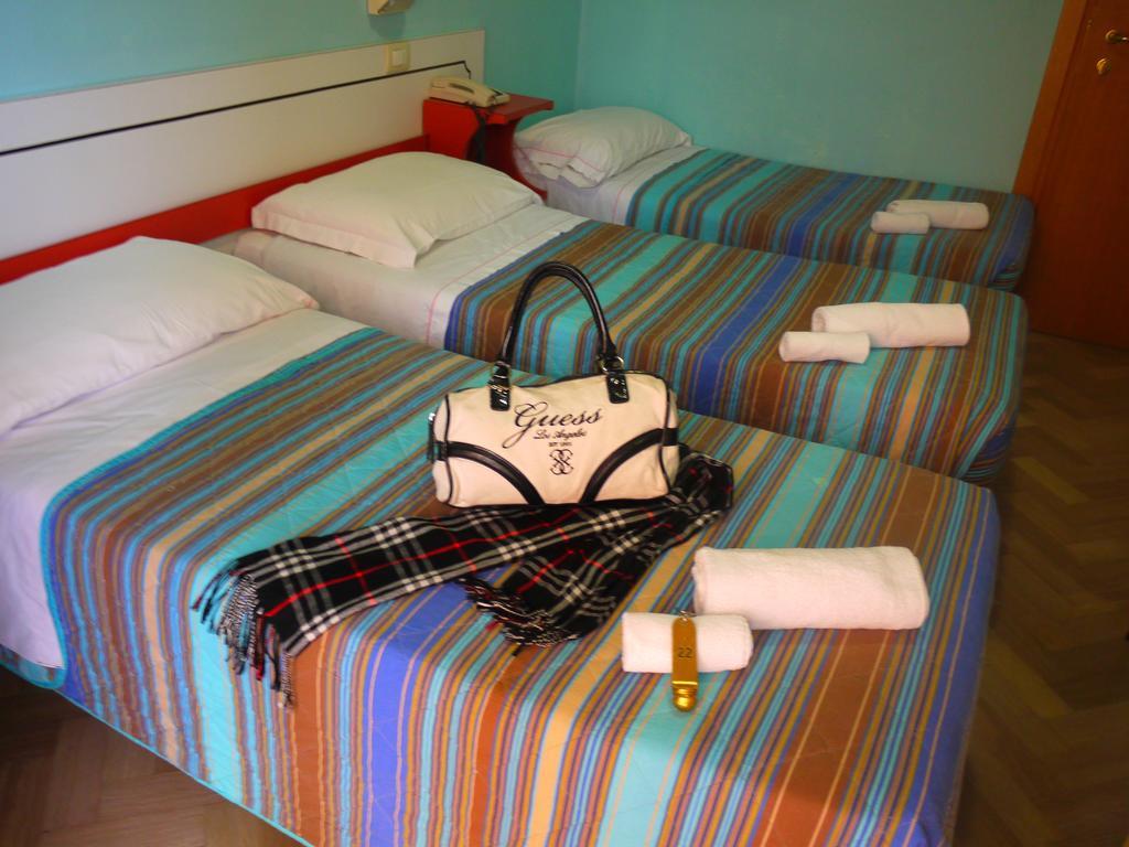 Hotel Maena Rimini Oda fotoğraf